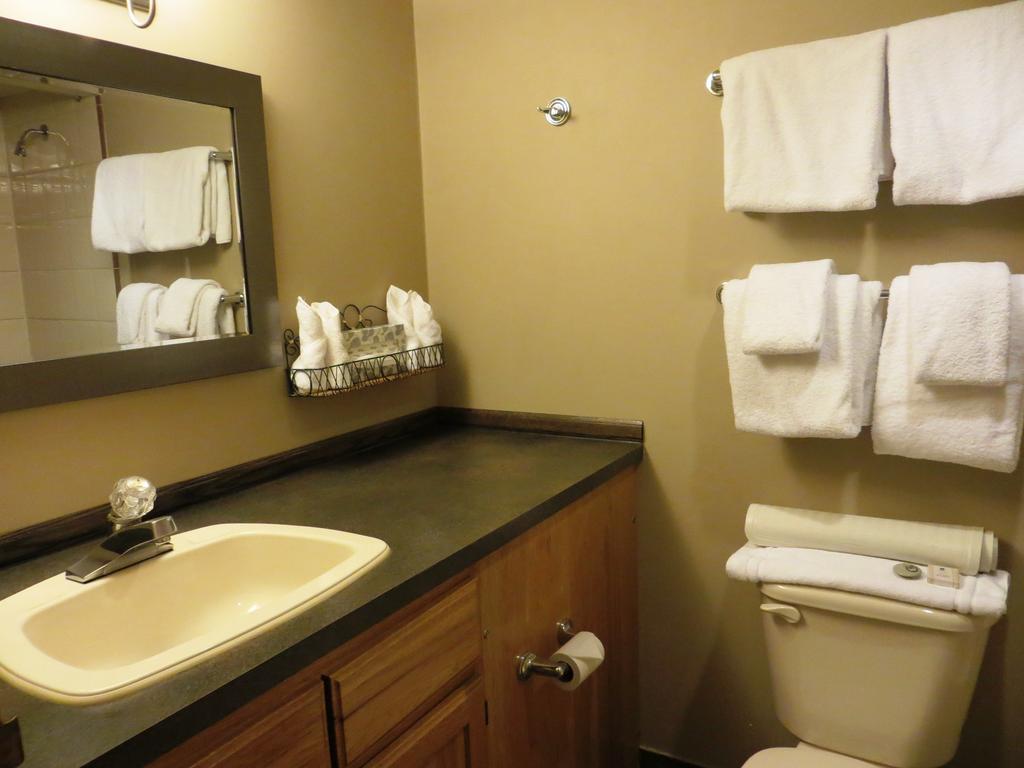Clock Tower Resort Whistler Kamer foto