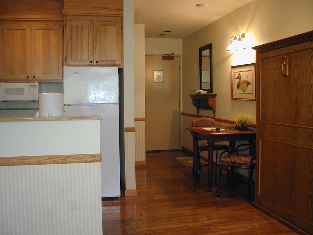 Clock Tower Resort Whistler Kamer foto